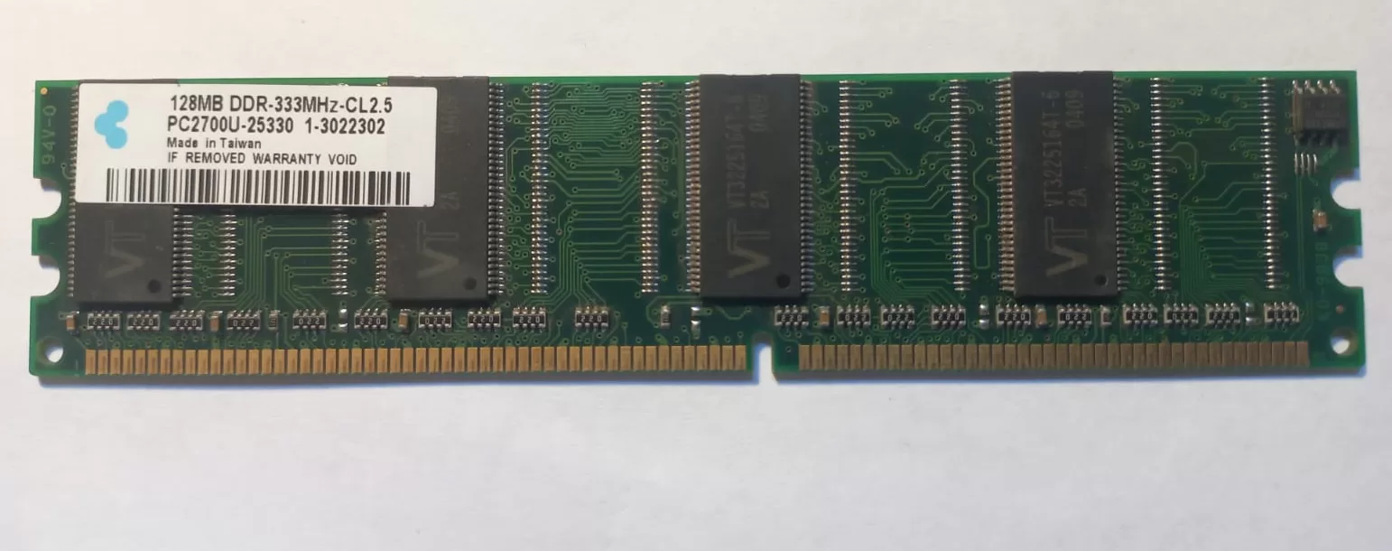 Memoria RAM DDR-333mhz 128 MB PC2700U, velocidad de 333Mhz, 128MB de capacidad, ideal para actualizar su equipo.